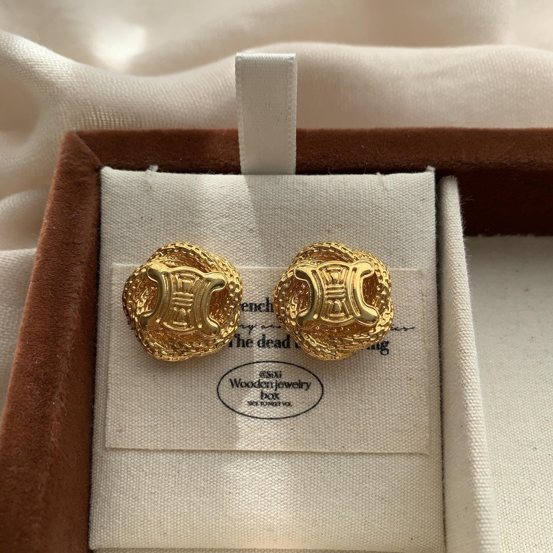 Metal woven texture stud earrings, retro light luxury fashion niche personality unique minimalist style high-end earrings