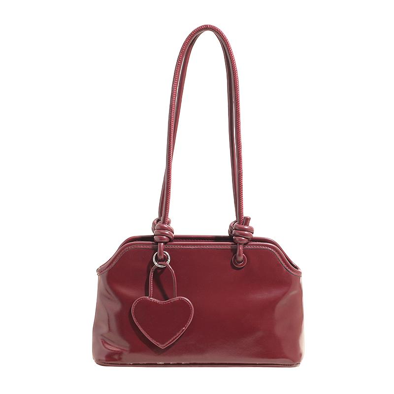 Glossy PU Shoulder Bag With Heart Detail Women Fashion Handbag For Daily Use красный 1980₽