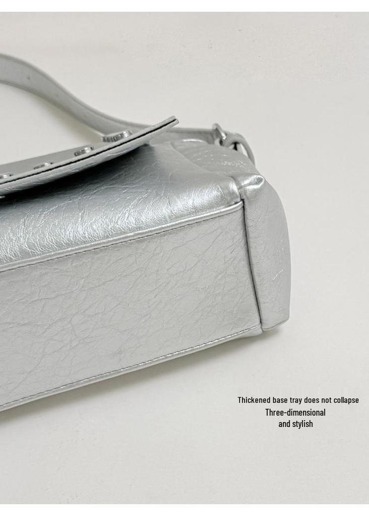 Korean Style Rivet Tote Shoulder Bag: Large Capacity, Versatile, High-End Motorcycle Bag for Women