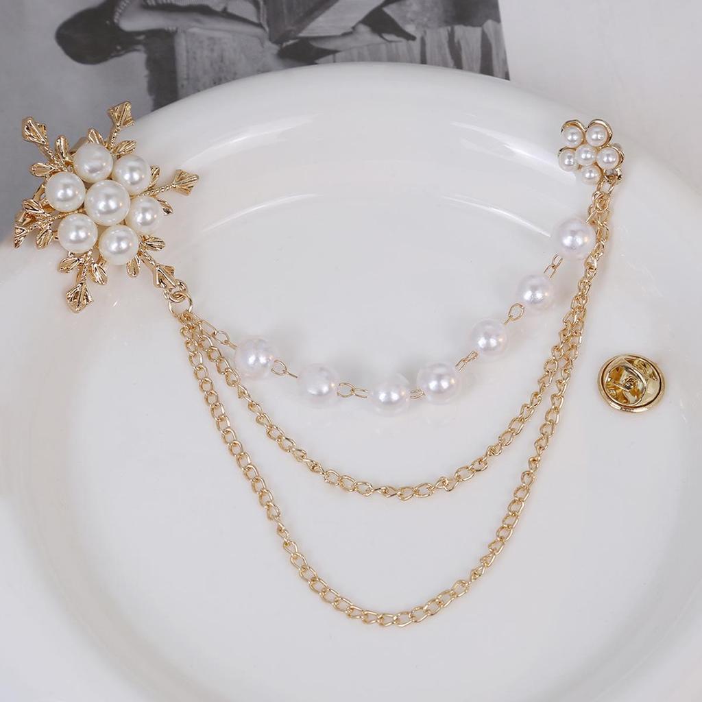 Koreanische minimalistische Perlen- & Schneeflocken-Quastenbrosche