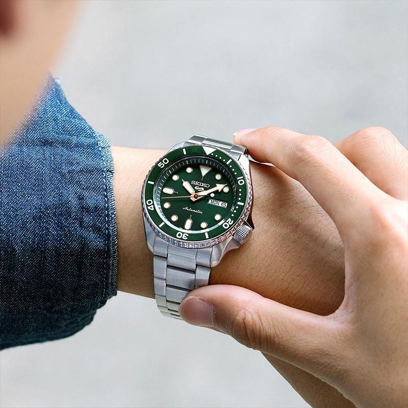 Seiko 5 Oriental Green Water Ghost Three Eye Dial Calendar Display Waterproof Mechanical Movement Stainless Steel Strap Men watches SRPD63K1