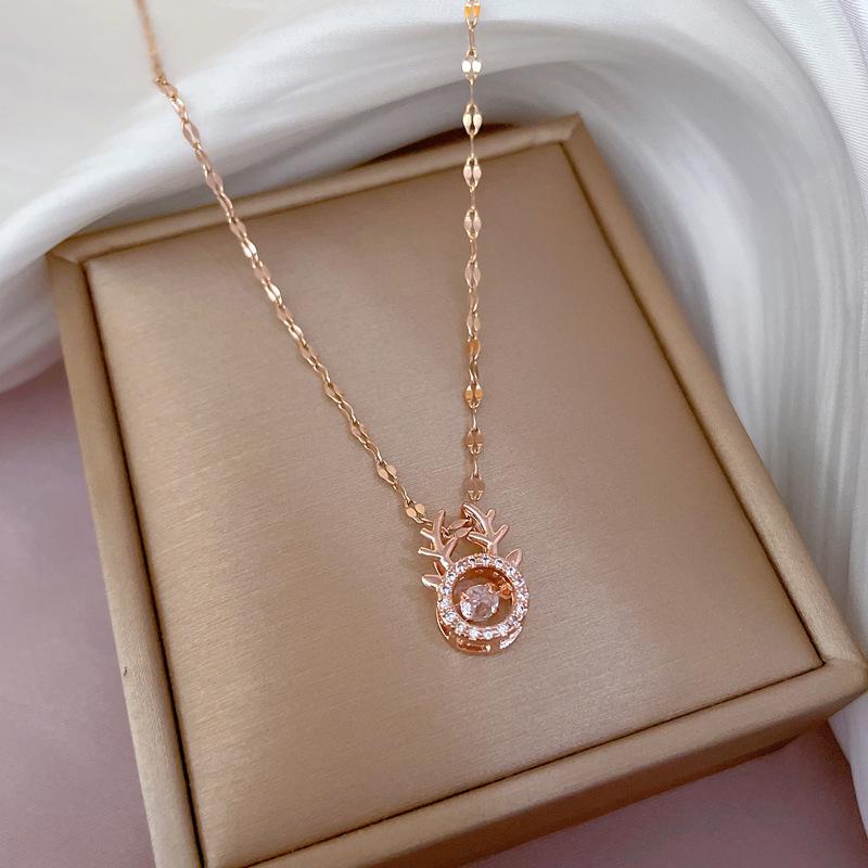**Lively Women's Necklace: Titanium Steel & Gold-Plated Copper Clavicle Chain**