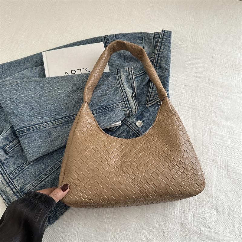 Autumn fashion niche commuting simple solid color casual large capacity retro portable underarm crescent bag