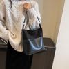 IELGY retro texture large-capacity bag, fashionable contrasting shoulder bag, versatile women's bucket bag
