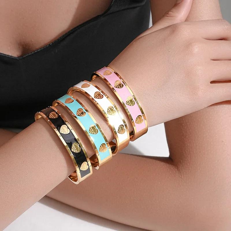 Trendy Fashion Women's jewelry gift Accessory with diamond inlay, heart-shaped letter, 18K Gold stainless steel Bracelet