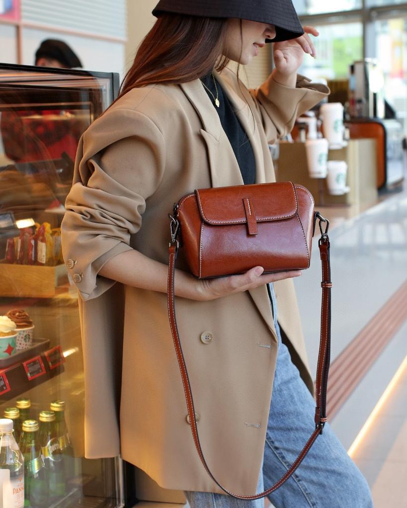 Oil wax cowhide women's bag single shoulder crossbody women's bag practical multi-compartment simple and fashionable change bag shell bag