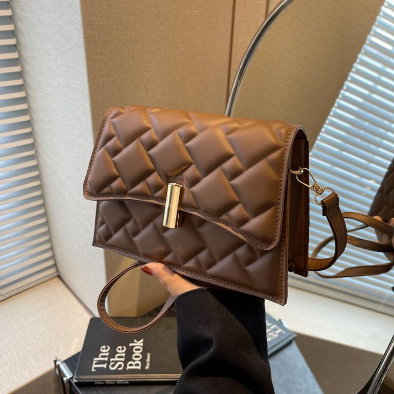 

Stylish Urban Minimalist Pu Material Small Square Bag With Car Suture Line Detailing In Beige темно-коричневого кольору