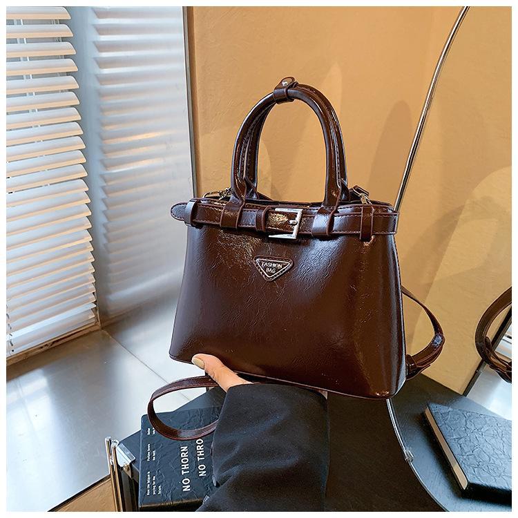 

2025 Трендовая женская сумка через плечо большой вместимости - Стильный осенний модный квадратный дизайн коричневый