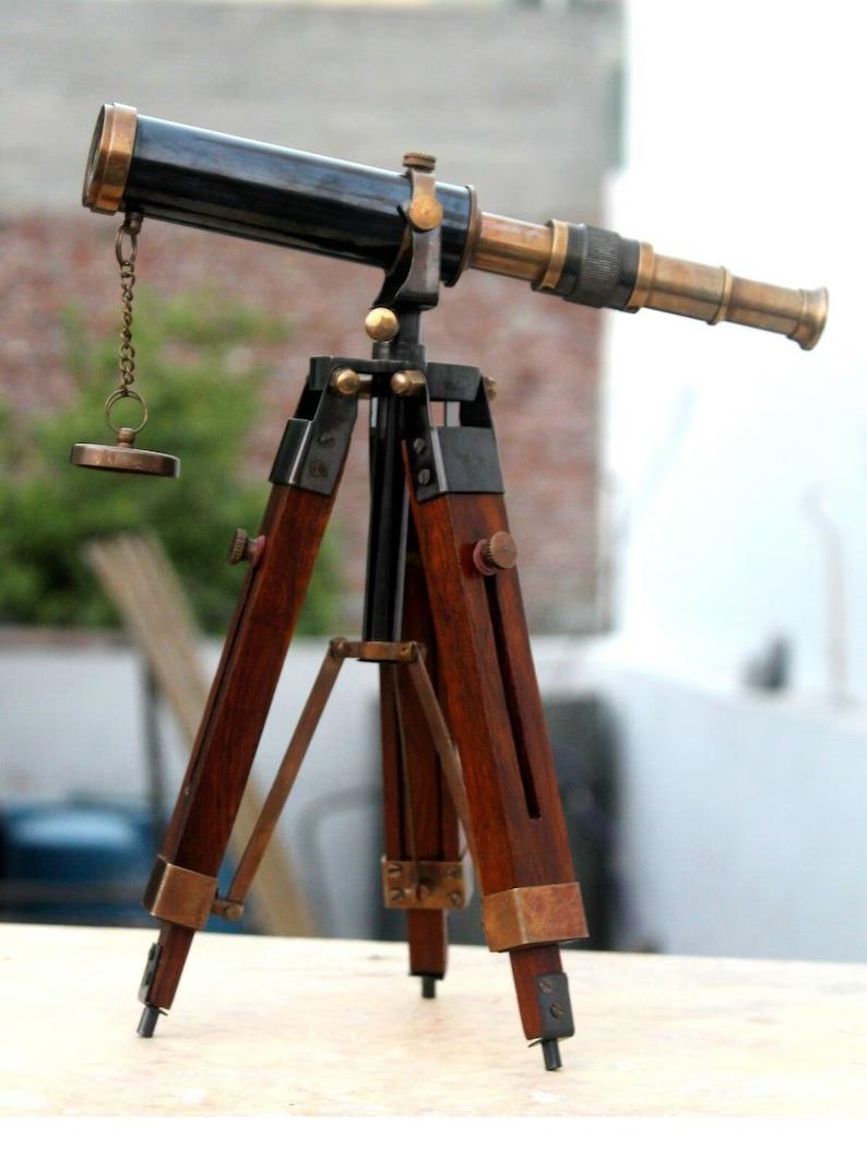 

Brass Telescope W/Wooden Adjustable Tripod Working Astrolabe Telescope Gift коричневый