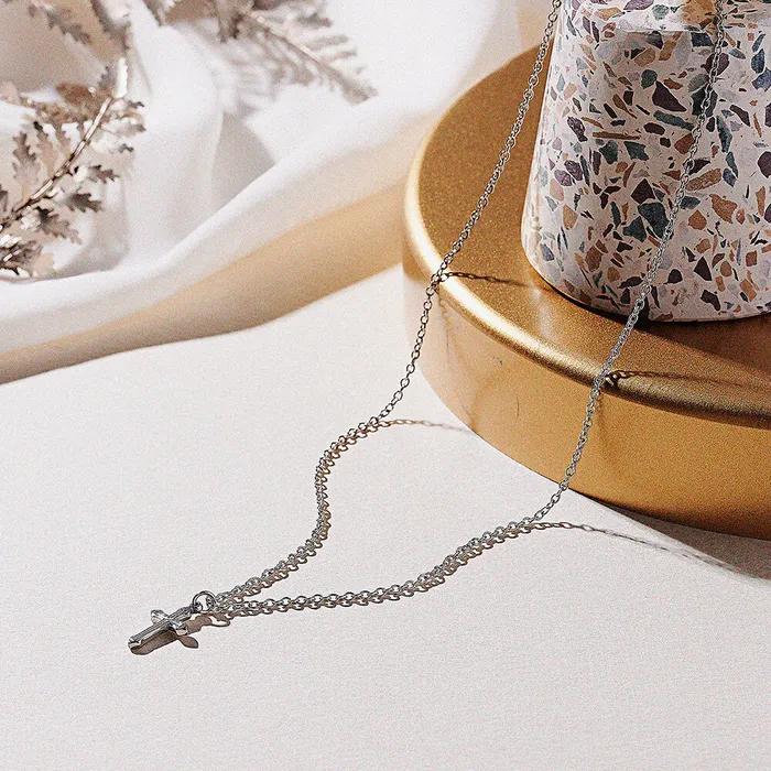 Collier avec pendentif chaîne Ligne Croisée (C2503-AN885_SV)