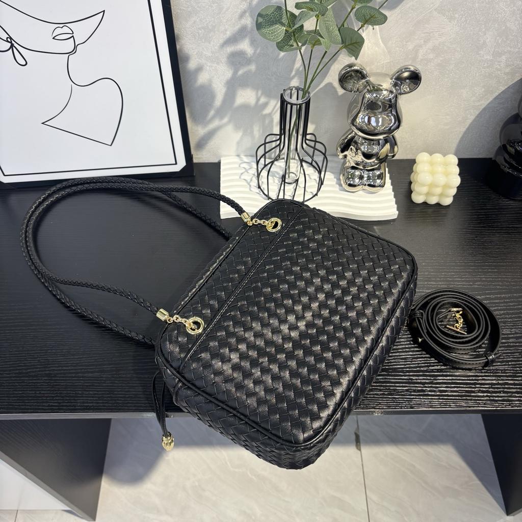 New Leather Woven Camera Bag Tofu Bag Niche Retro Boston Women's Bag Cross-border Fashion Shoulder Messenger Bag