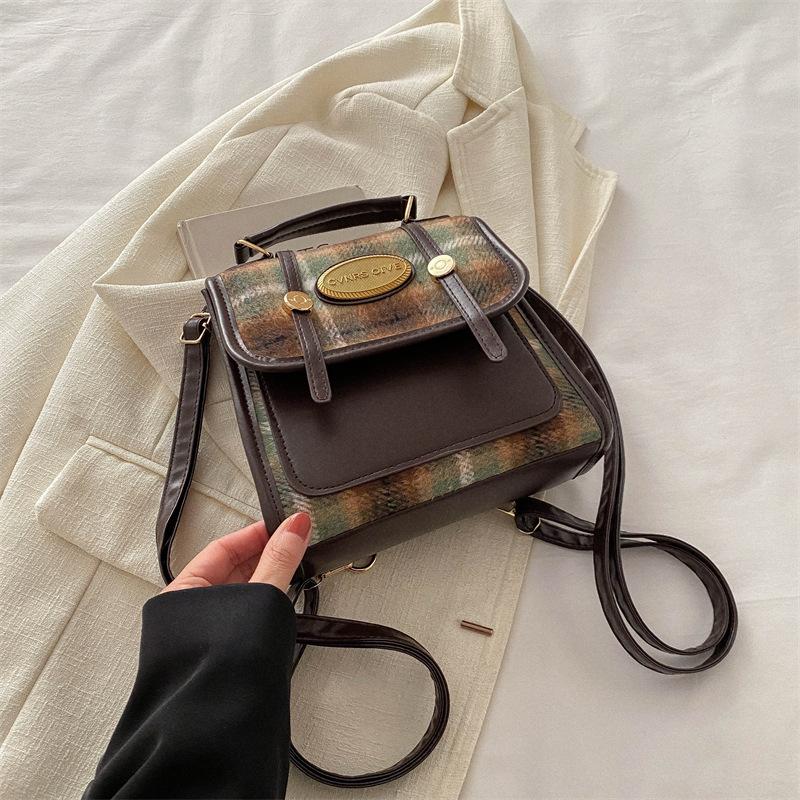 

2024 новый модный рюкзак большой вместимости для путешествий на открытом воздухе корейская версия повседневный рюкзак простой женский рюкзак зелёный