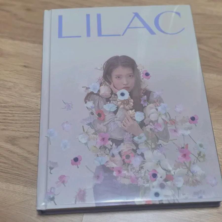 

Я продаю фотобук Iu Lilac