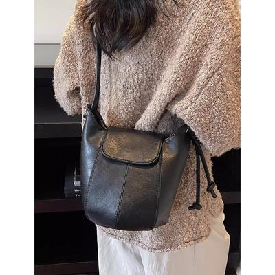 Modisches Nischen-Design neue Damen-Eimer-Tasche Retro-Einfachheit Hohes Gefühl Vielseitig Pendler-Schultertasche