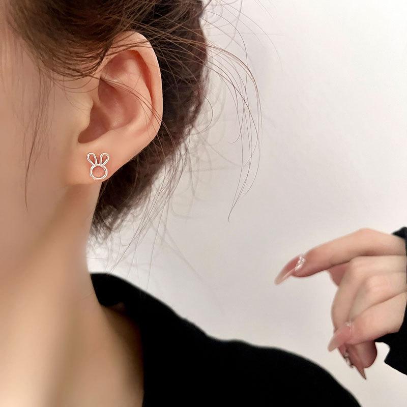Cute Hollow Rabbit Exquisitely Suitable for Daily Commuting Versatile Earrings