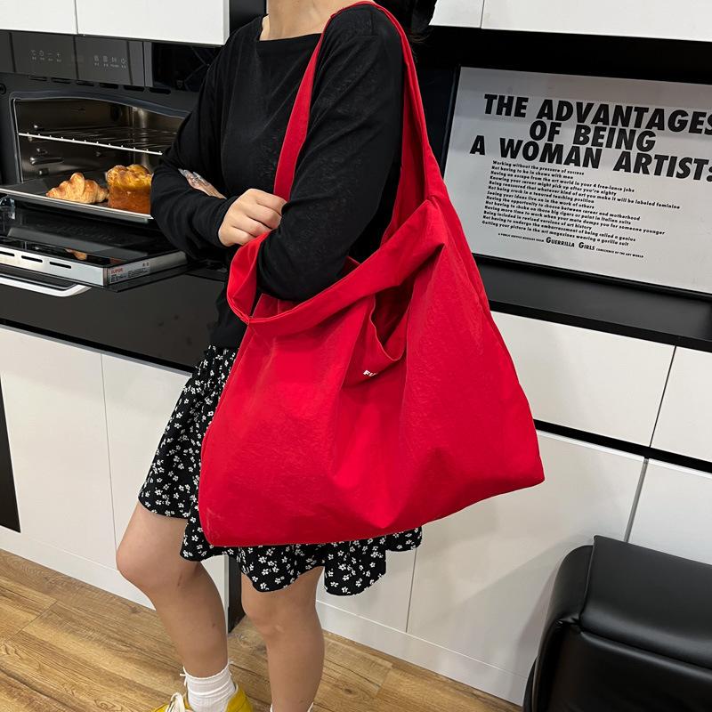 Korean version of fashion tote bag 2025 new casual large-capacity shoulder bag retro girl foreign style nylon shopping bag