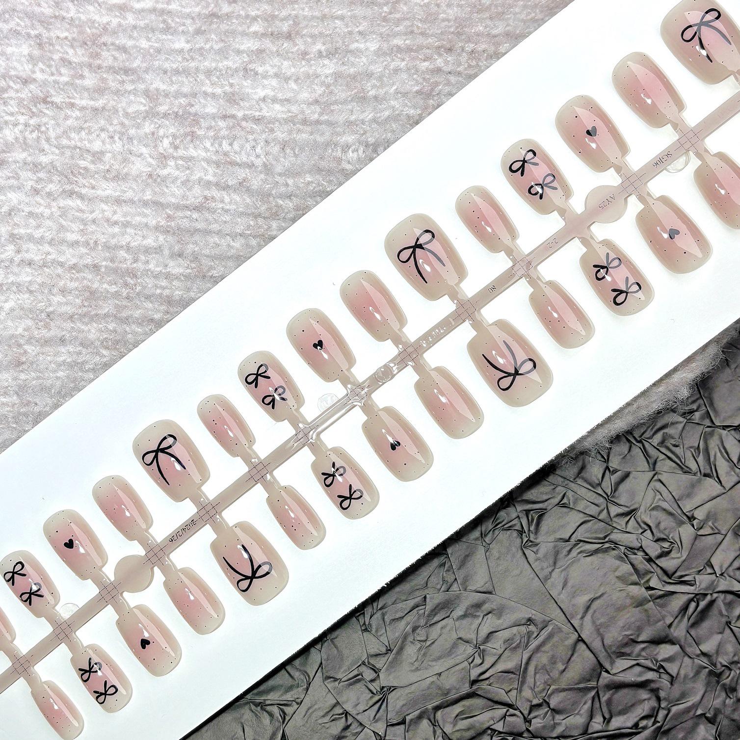 

2025 Korean Style Pink Blush Heart Polka Dot Nail Patches for Spring/Summer