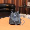 Trendy drawstring bundle bucket bag fashionable versatile leather large capacity shoulder messenger bag mobile phone bag