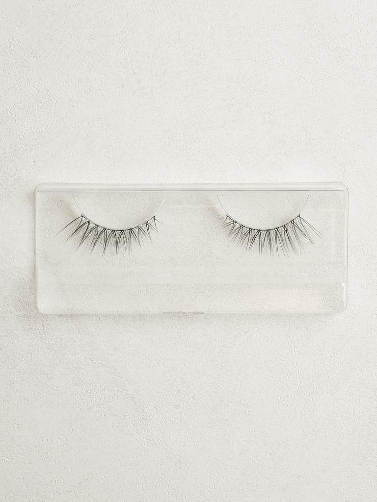 Natural Volume False Eyelashes - Meeting Style