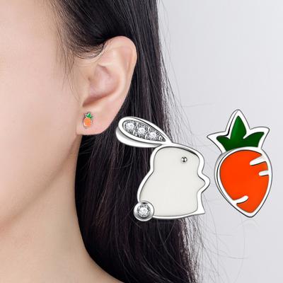Orecchini a Lobo Asimmetrici Divertenti Mini Nuova Tendenza Regalo Personalità Coniglietto Carota Carini Donna