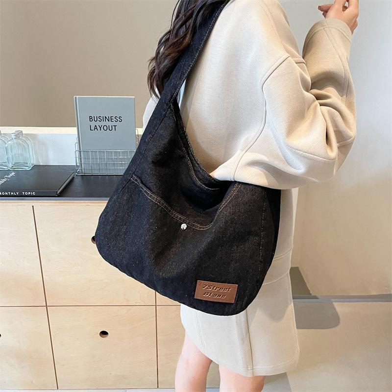 Large Capacity Casual Retro Denim Bag Women's 2025 New Casual Fashion Simple Shoulder Bag Class Commuter Bag