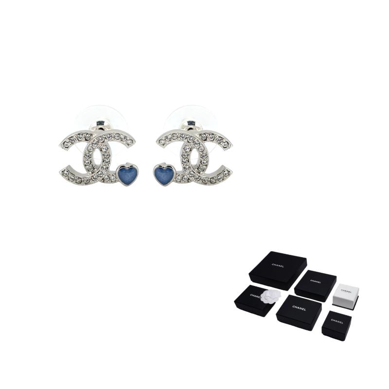 

CHANEL [25P Spring and Summer] Hollow Double C Love Design Metal Stud Earrings Women s Silver срібний