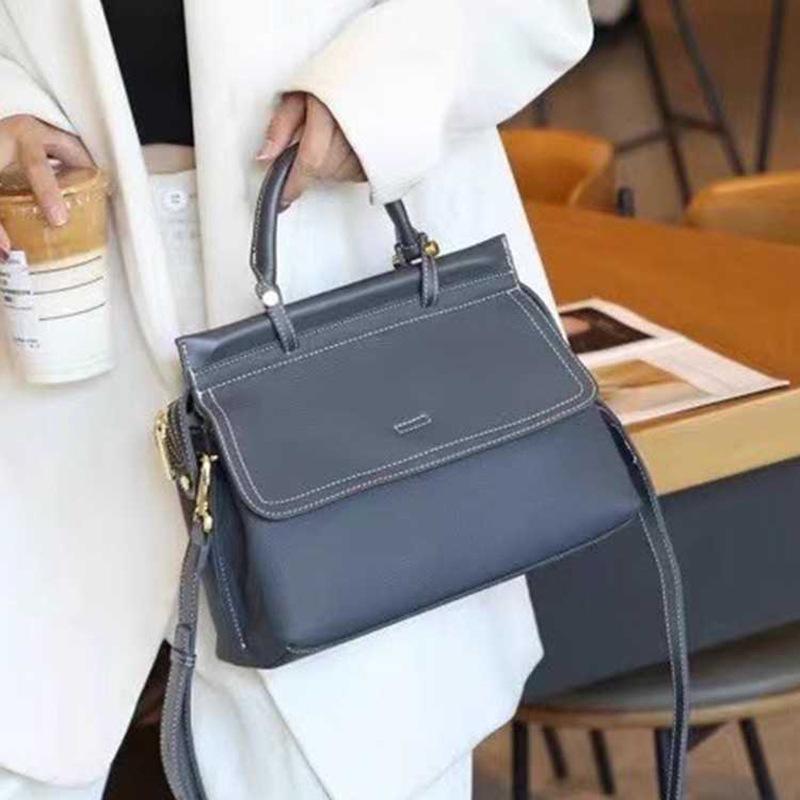 New Lightweight Luxury High-end Handbag with Women's Head Covering Layer Made of Cowhide, Fashionable Leather, Commuting Shoulder Bag, Crossbody Bag