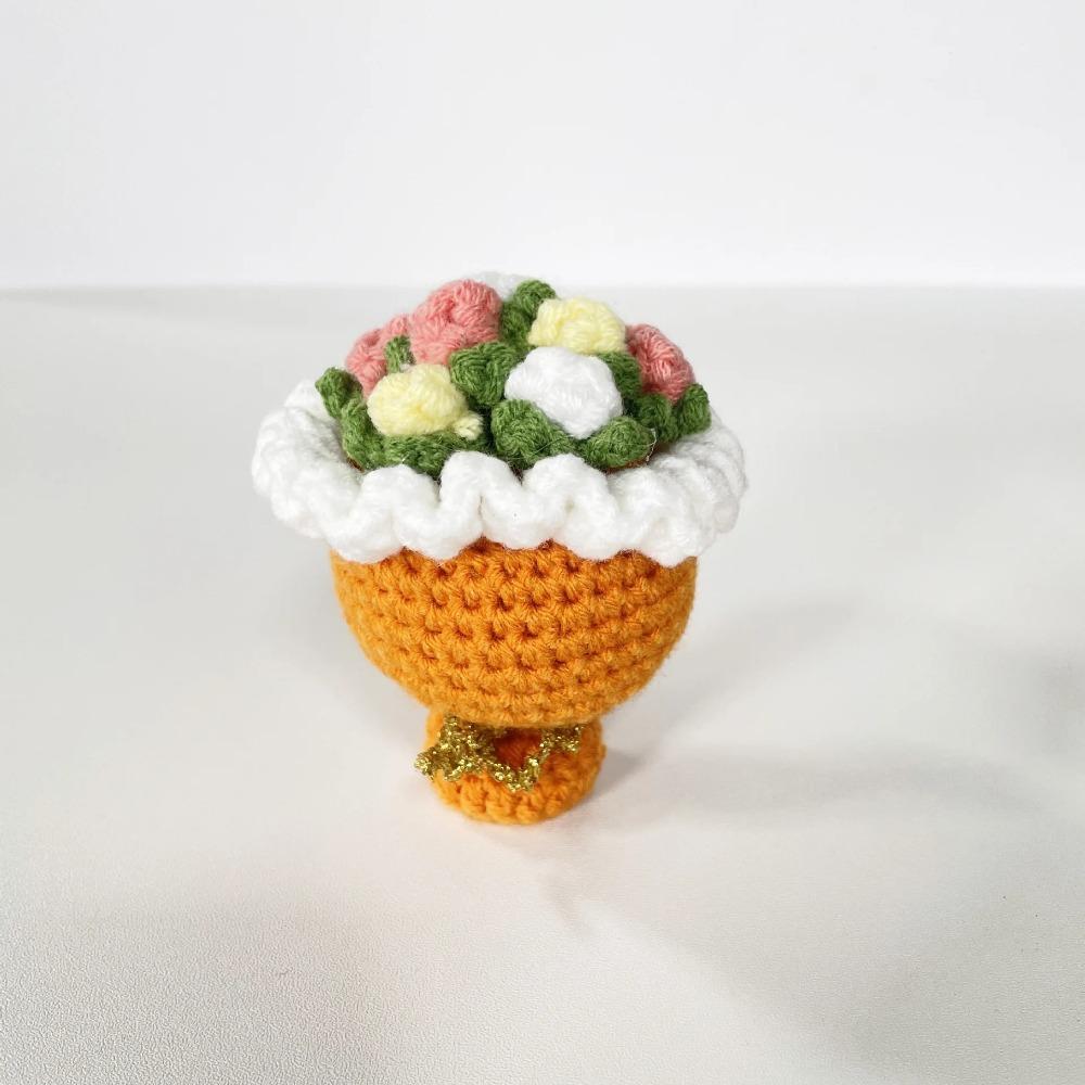 Mini Crochet Holding Flower Bouquet Ornament Valentine's Day Gift Party Decor Handmade Knitted Flowers Bouquet Home Room Decor