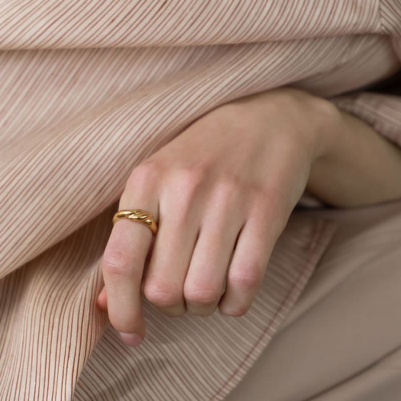 Dawn of Me Bold Torsion Ring