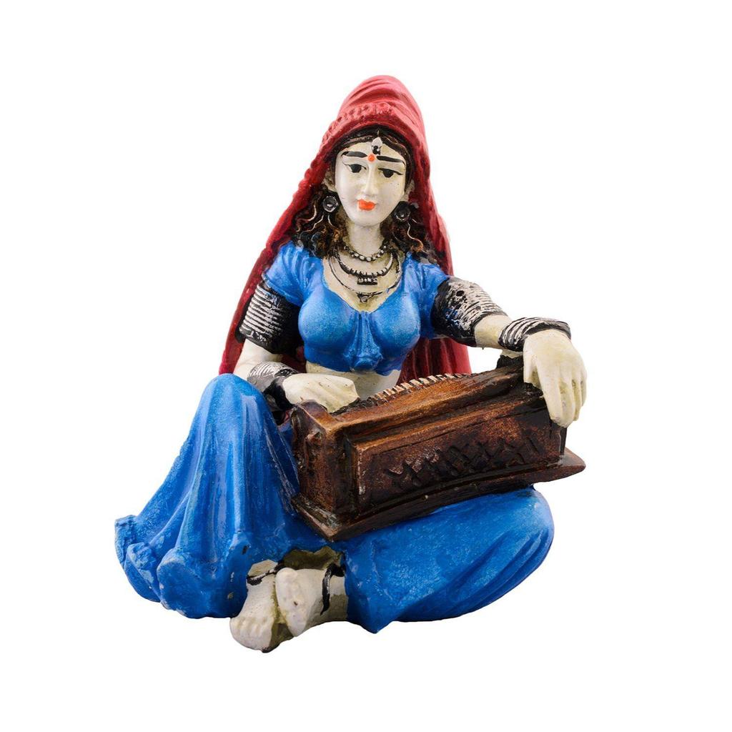 Rajasthanische Dame spielt Harmonium Schauobjekt Polyresin Statue (12,5 cm x 10 cm x 15 cm, Blau und Rot)
