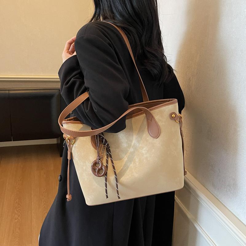 Leisure work commuter bag women's large-capacity new student versatile shoulder shopping bag fashionable tote bag