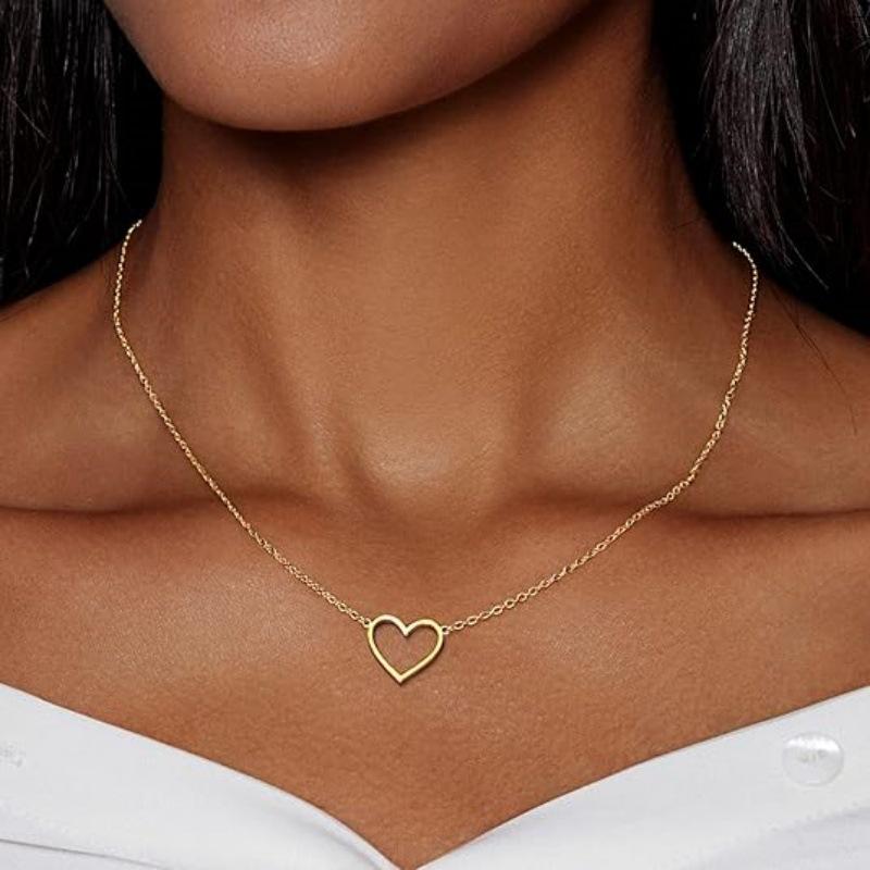 European Heart-Shaped Stainless Steel Necklace with Gold Vacuum Plating - Non-Fading, Simple, and Versatile.