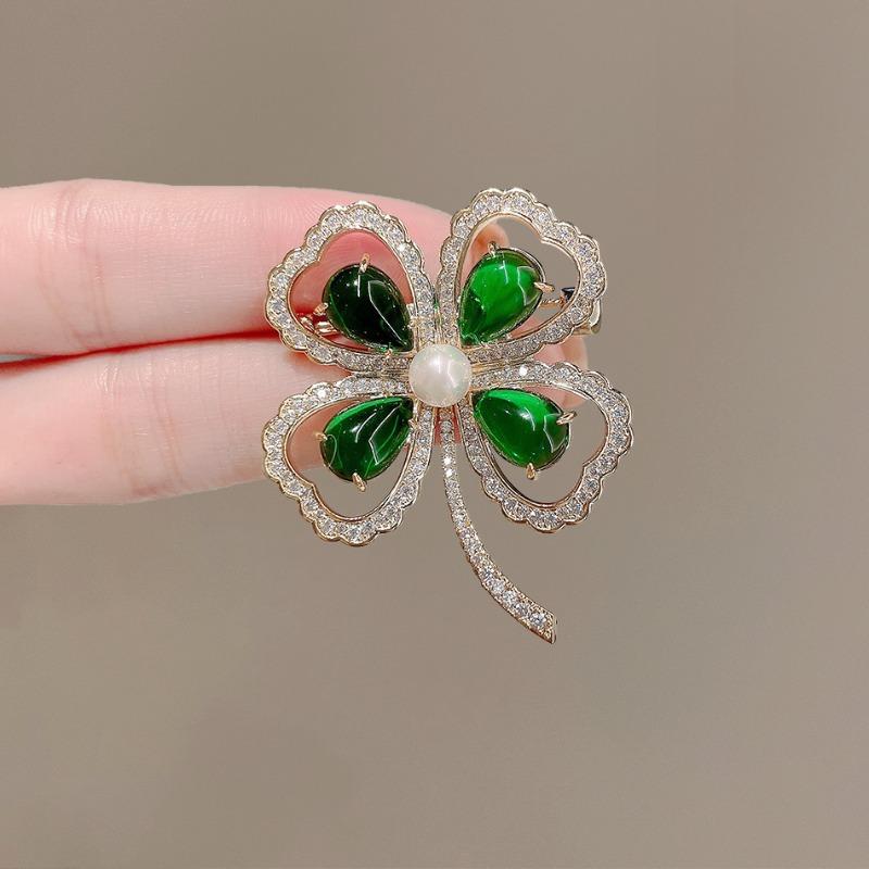 Delicate full diamond four-leaf clover brooch, high-end femininity lucky grass brooch, new anti-light/St. Patrick's