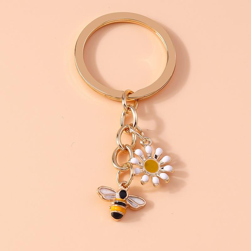 

Cute Enamel Bee Keychain Flower Key Ring Pendant for Car Key Holder Women Girl Handbag Decor DIY Handmade Jewelry Gift