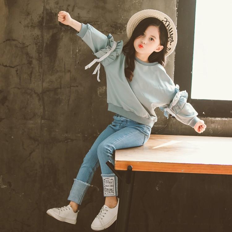 

Модный комплект для девочек, весенняя корейская детская одежда, детские джинсы среднего размера с кружевными рукавами, комплект из двух предметов для детей 140 синий