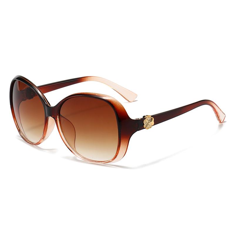 Elegant Gradient Lens Sunglasses for Women - European & American Street Style, Fashionable Face-Slimming Design.
