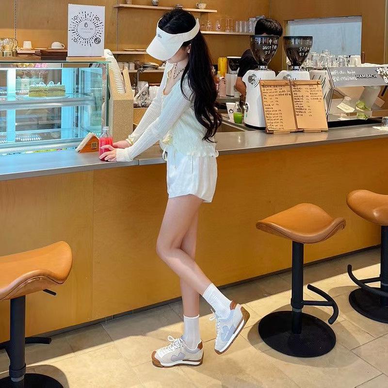 Women's German Training Shoes - 2025 Style: Breathable, Thick Sole, Little Flower Loafers, Versatile Casual Sports Shoes, Inspired by Forrest Gump.