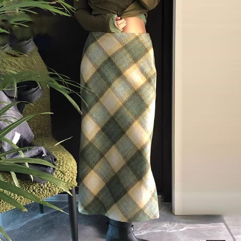 

Hong Kong Style High-Waisted Plaid Midi Skirt with Back Slit for Women - Petite, Slimming & Versatile for Autumn/Winter Medium