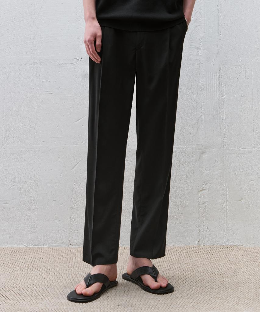 DRAW FIT Single-Pleat Elastic Linen Tapered Slacks [Black]