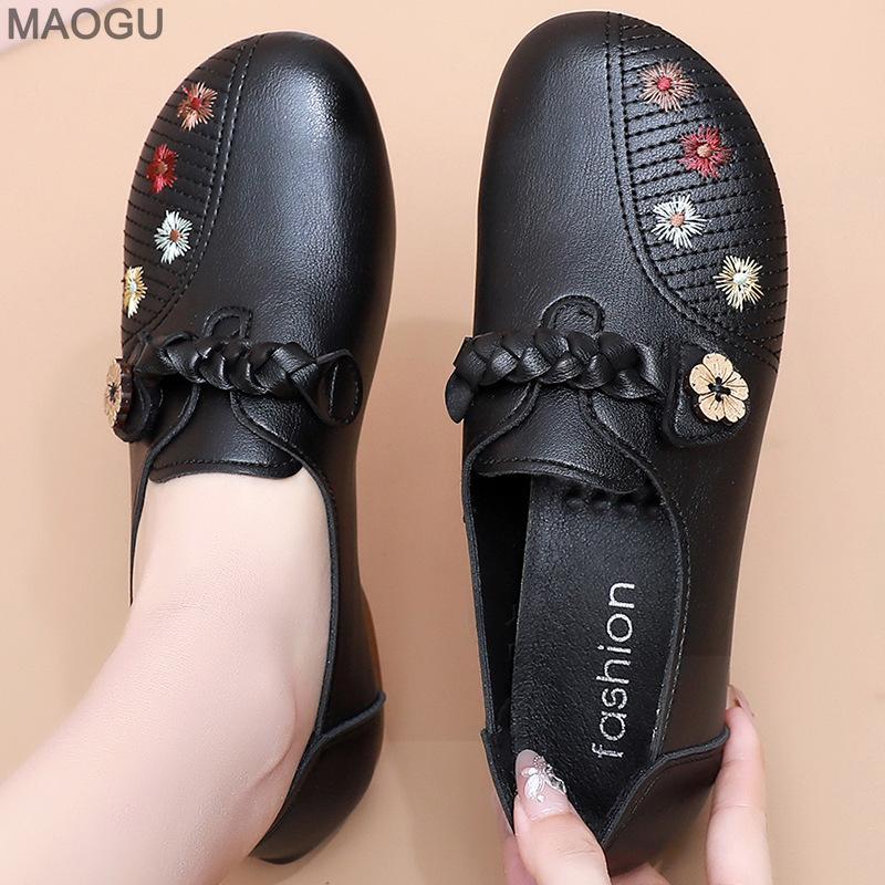 Soft Sole Leather Low Heel Pumps for Women Casual Loafers Slip on Flat Mom Shoes Comfortable Embroidery Autumn Zapatos De Mujer