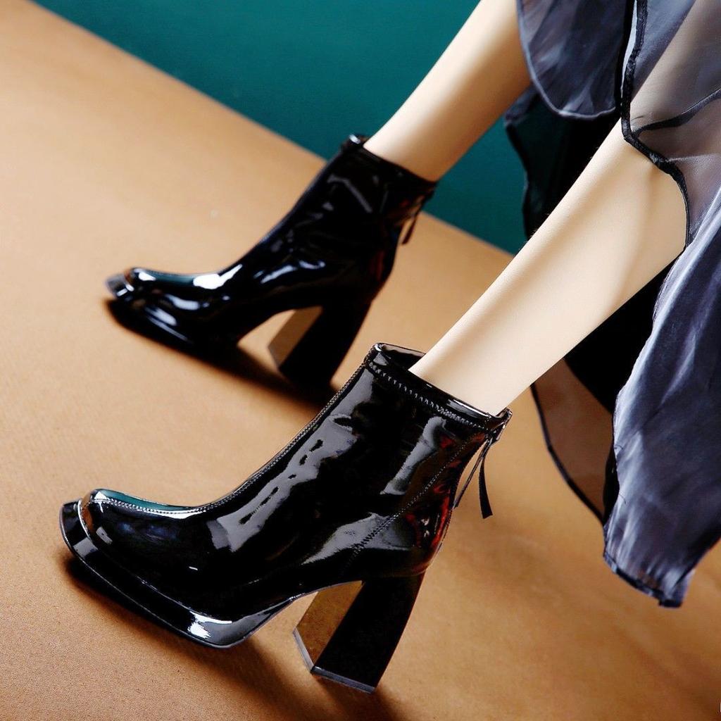 Blockabsatz High Heel Stiefel 2025 Herbst neu eckige Spitze College-Stil Nische kurze Stiefel wasserdicht Tisch Temperament Martin Stiefel ins Tide