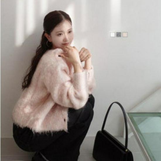 Korean Style Color Block Striped Knit Cardigan Sweater for Autumn/Winter 2026 - Women's Round Neck, Soft and Fluffy