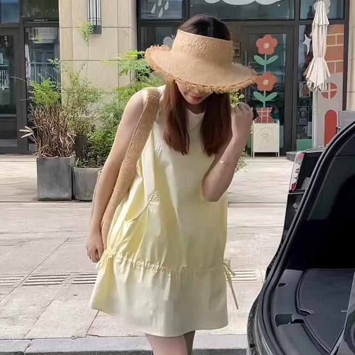 Holiday style solid color vest pleated dress women's summer new pocket, loose waist short skirt A-shaped skirt