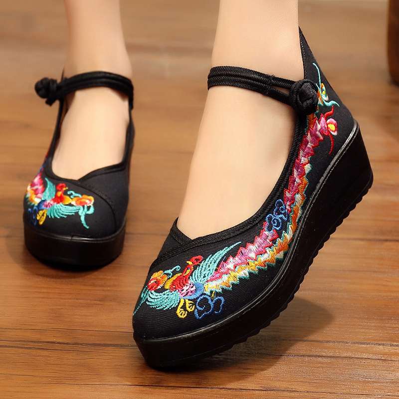 Ethnic style embroidered shoes Laobei cloth shoes women's shoes autumn shallow mouth strap embroidered shoes square dance dancing shoes mother shoes