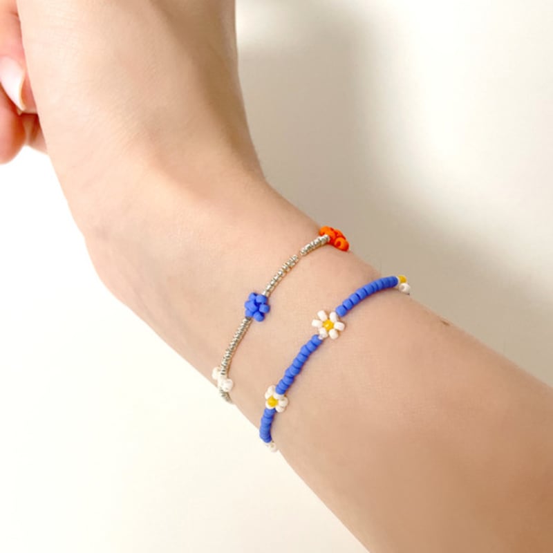 Ein kleines Kitzelkeks-Kombinationsarmband