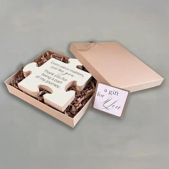 Dřevěná puzzle dekorace stolní puzzle ve tvaru ozdoby suvenýr dárek na rozloučenou a projev vděčnosti pro kolegy přátele