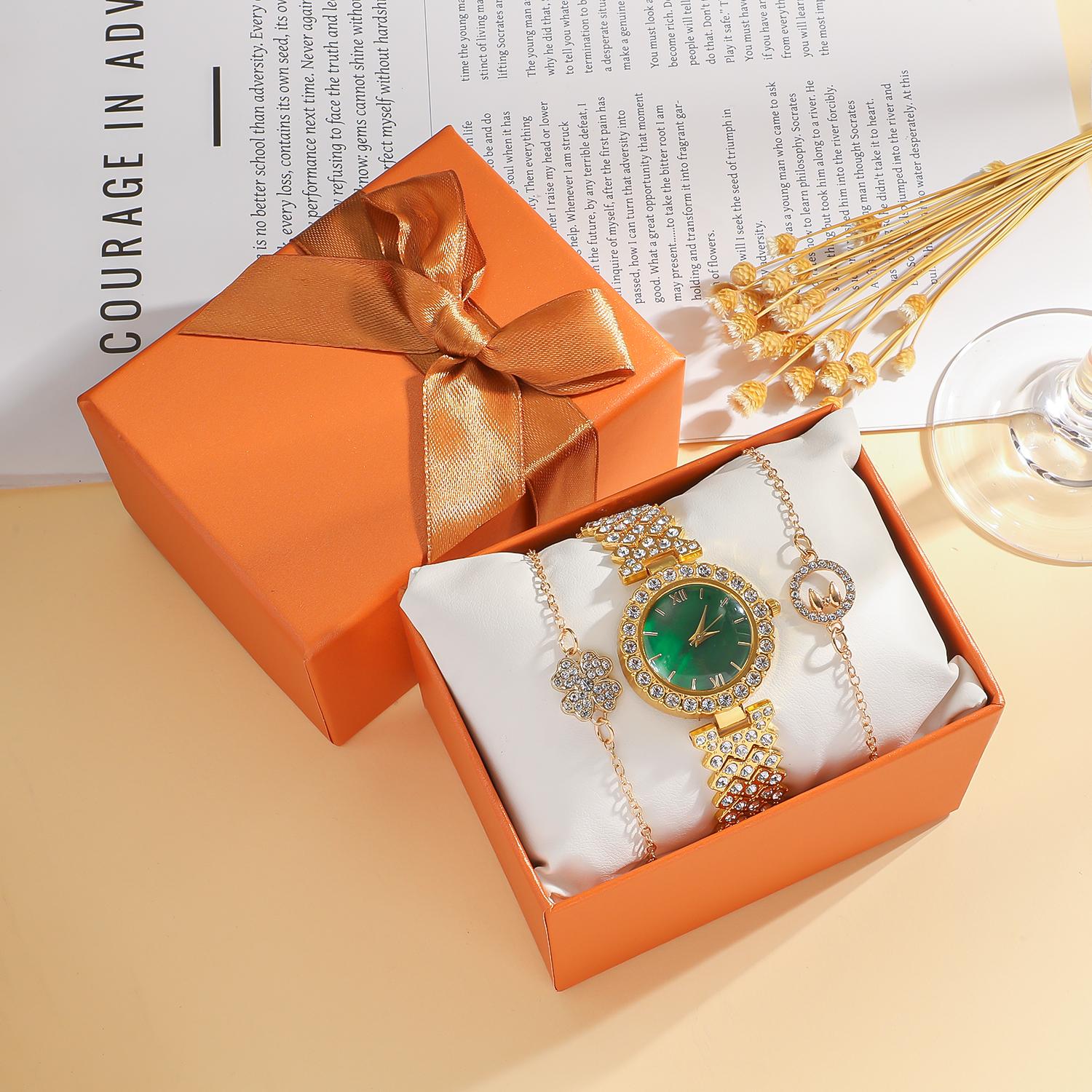 

New green face niche high-end design without gift box, full diamond wrist strap, clover bracelet 3-piece set золотой