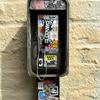 Miniature American Payphone Decoration 1/12 Scale Vintage Mini Graffiti Payphone Model Dollhouse Urban Street Phone Home Office Ornament