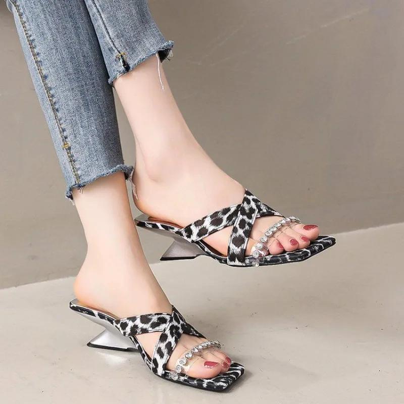 Fashion Leopard Print Wedge Heel Shoes for Women 2025 Luxury Sandals Wholesale Elegant and Fashionable Slides Korea Style Woman Slippers