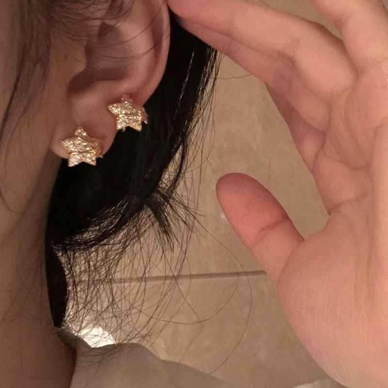 Golden five-pointed star stud earrings, simple women's small and exquisite new earrings, temperament fashion earrings
